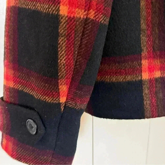 The Gap plaid jacket with warm fleece lining   
Women's size medium - Picture 6 of 7